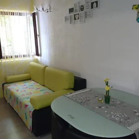Veky Daire Omiš