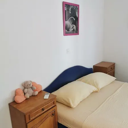 Veky Daire Omiš