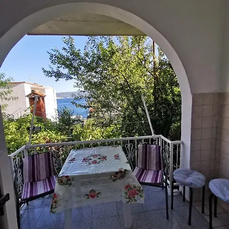 Veky Daire Omiš